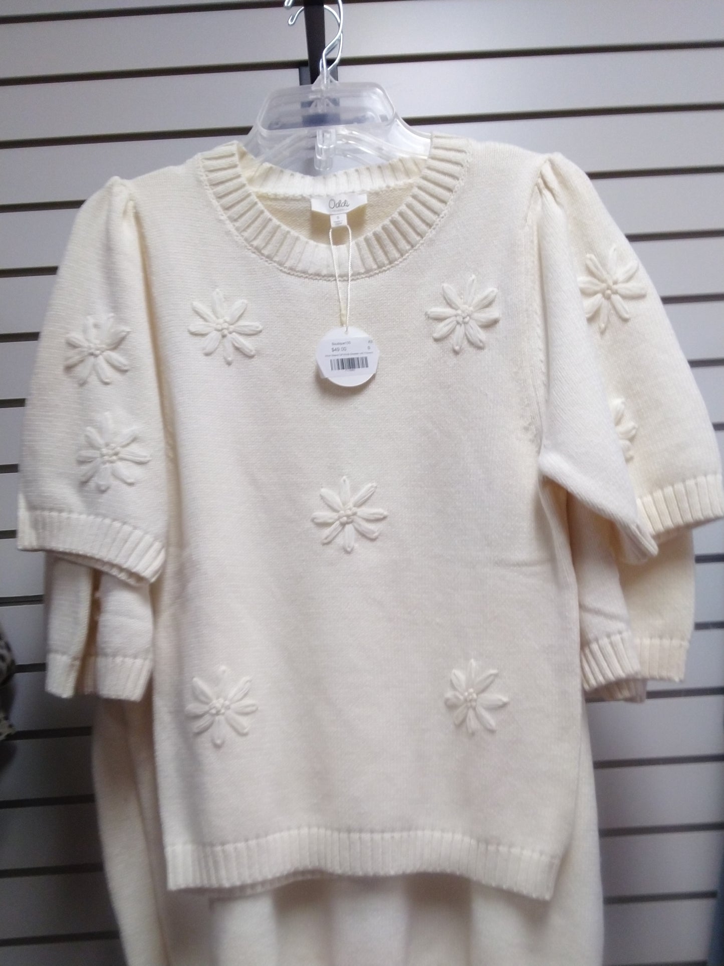 Short Sleeve Off White Sweater With Flowers